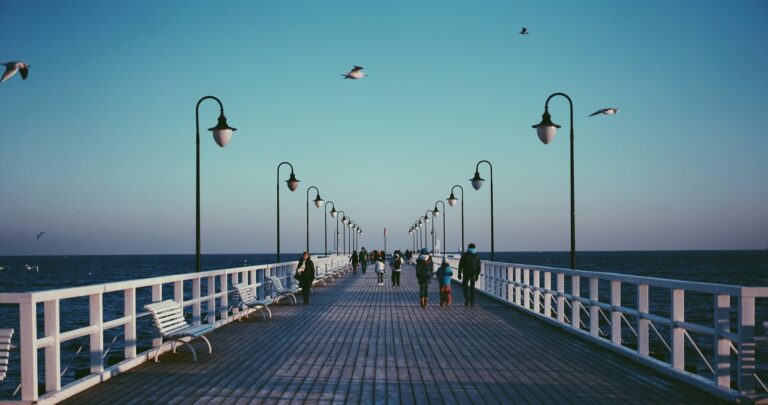 Gdynia poza sezonem: zimowy spacer szlakiem modernizmu i morskich opowieści