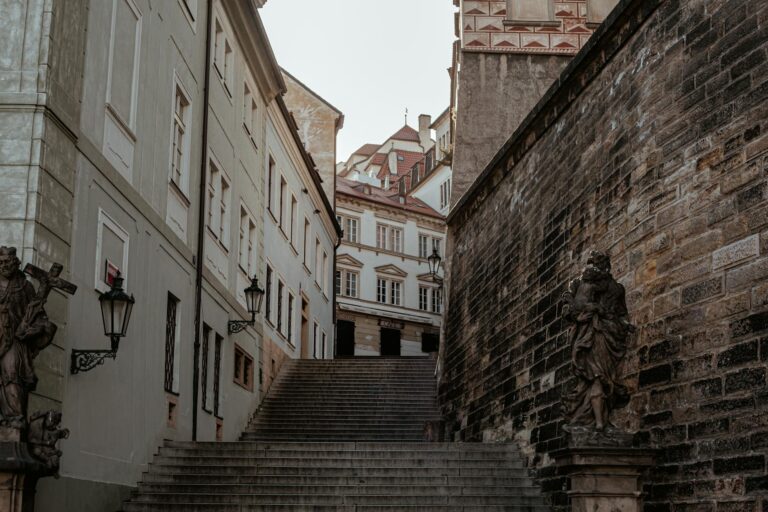 Praga (Czechy) atrakcje i zwiedzanie śladami Hrabala: w oparach piwa i surrealizmu
