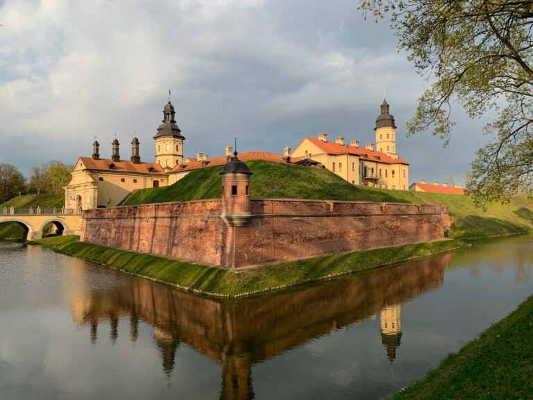 Najlepsze zamki w Polsce: 7 miejsc z duszą, które odwiedzisz samochodem