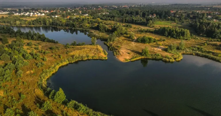 Kolorowe Jeziorka w Rudawach Janowickich: jeden z "7 cudów Polski"